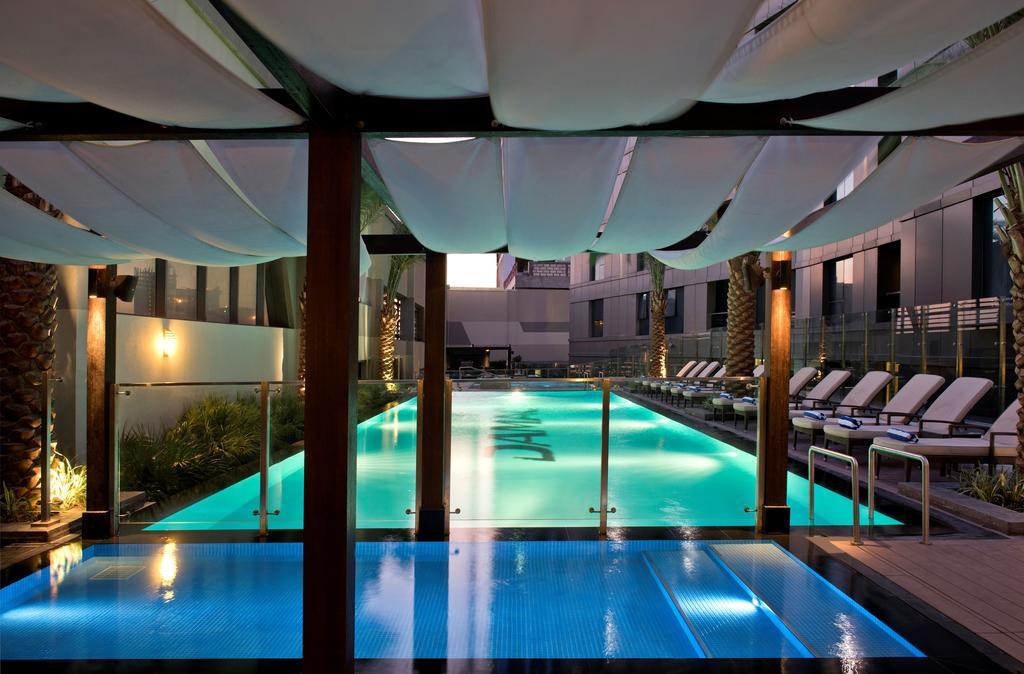 Damac Maison The Vogue Dubaj Zewnętrze zdjęcie The pool at the hotel