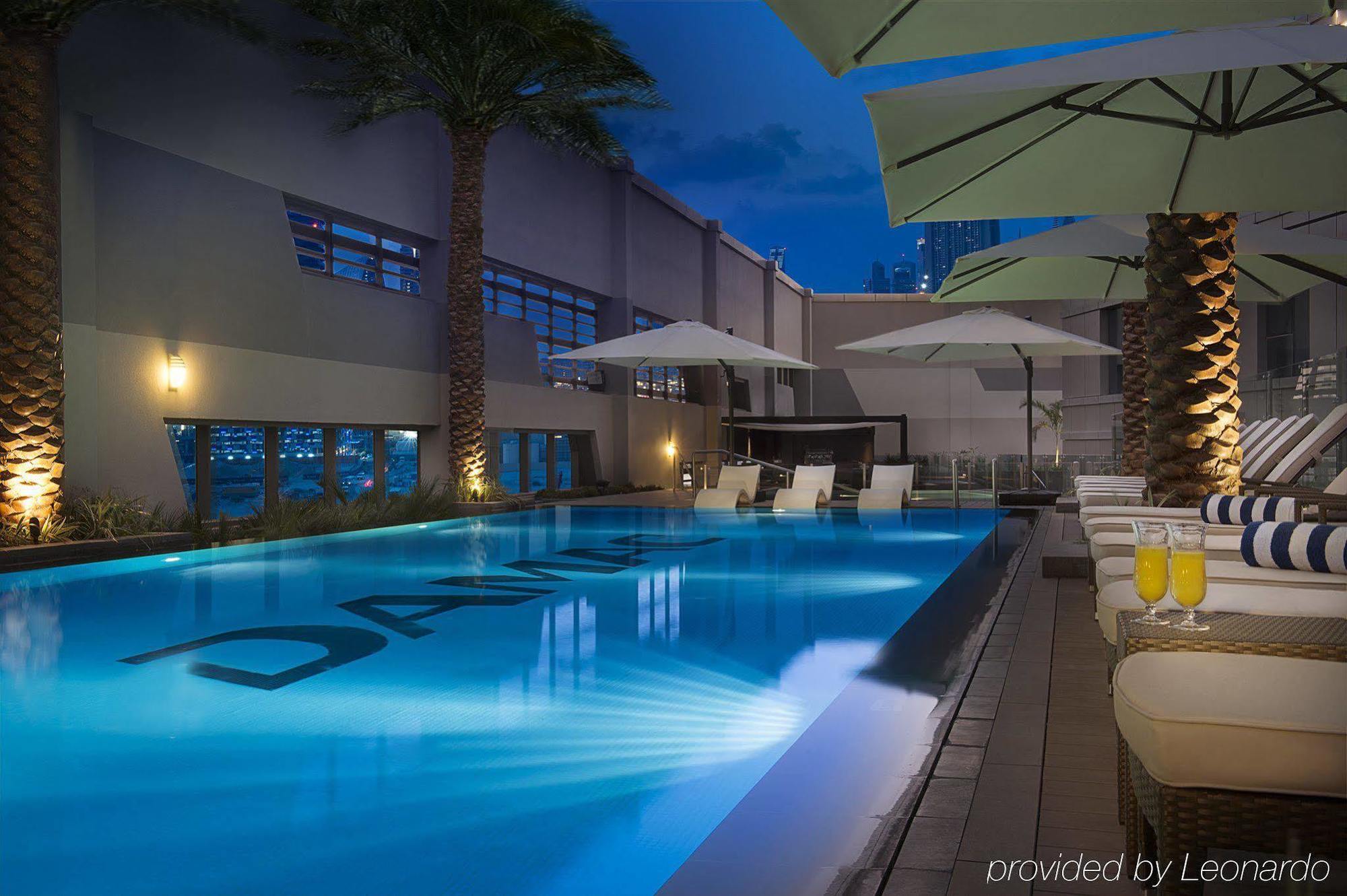 Damac Maison The Vogue Dubaj Zewnętrze zdjęcie The pool at the hotel