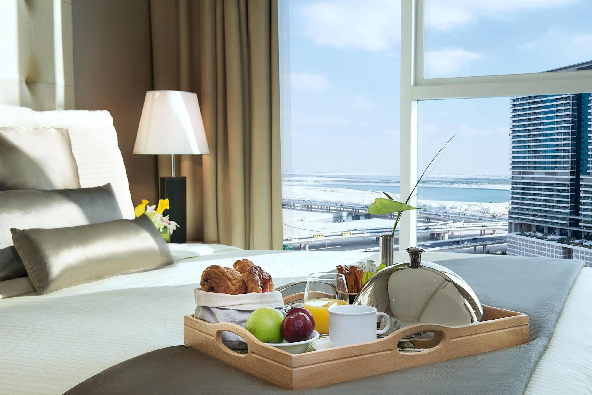 Damac Maison The Vogue Dubaj Zewnętrze zdjęcie A room service tray