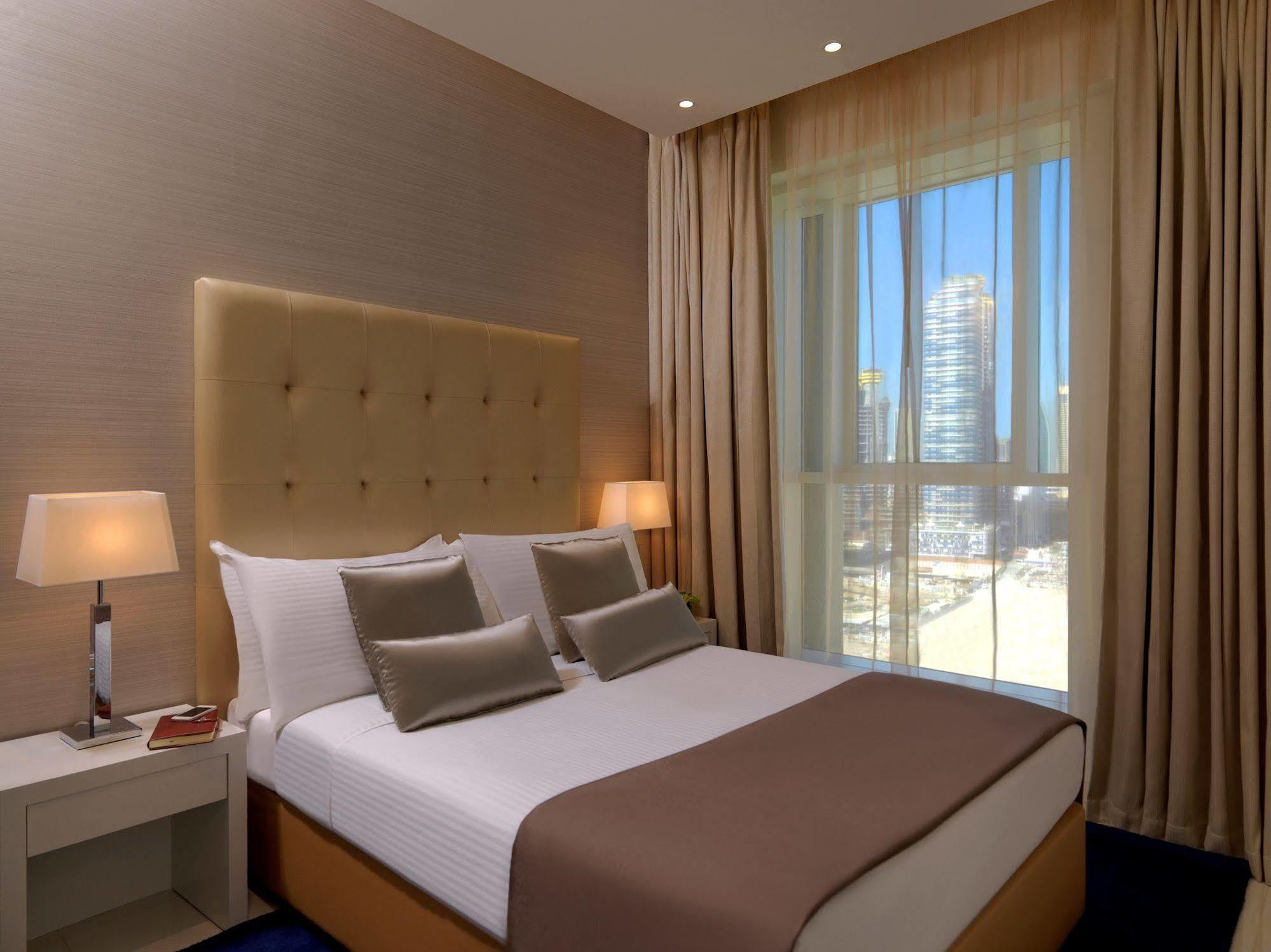Damac Maison The Vogue Dubaj Zewnętrze zdjęcie A bedroom at the hotel