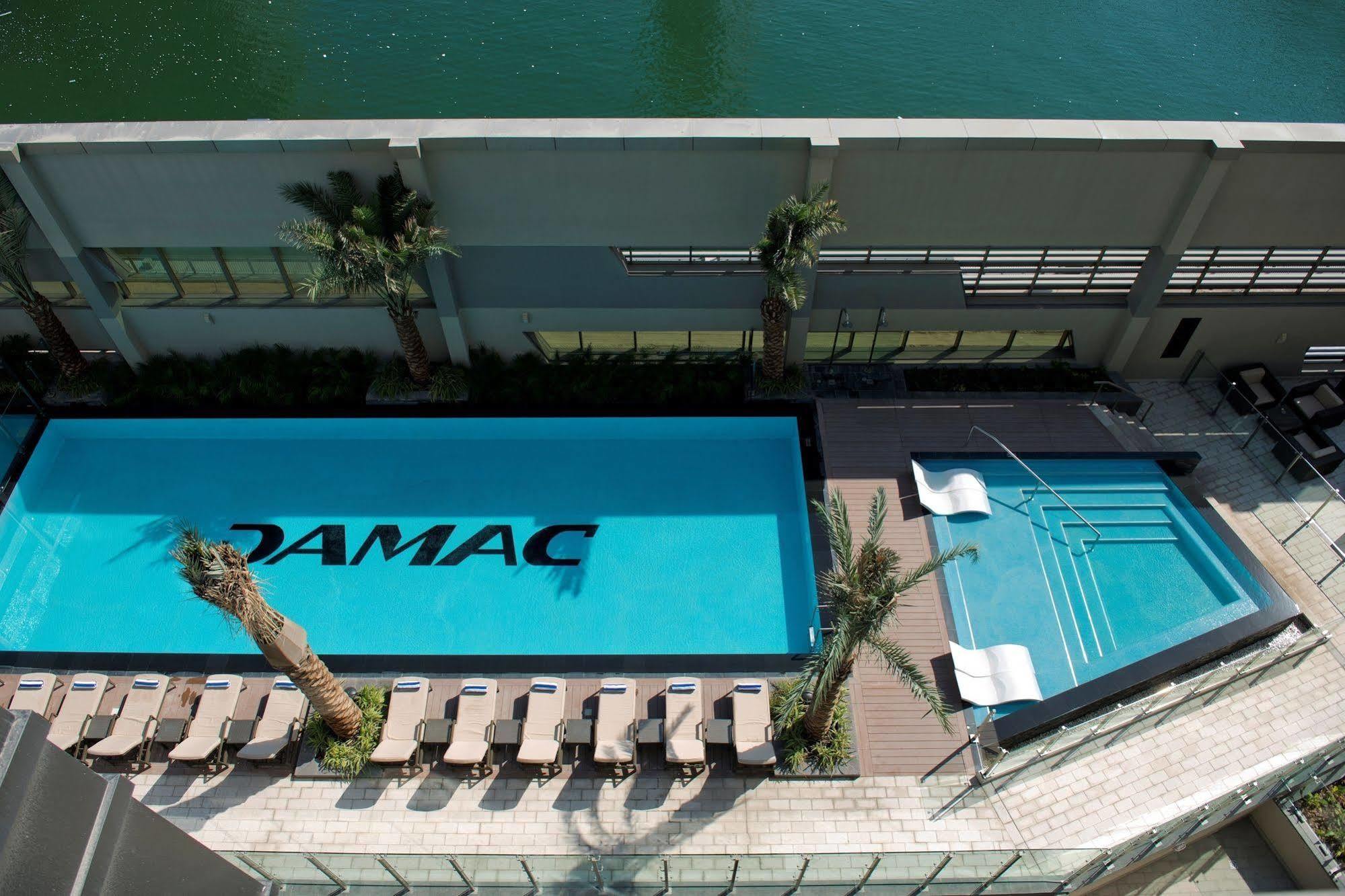 Damac Maison The Vogue Dubaj Zewnętrze zdjęcie The pool at the TAMAC headquarters